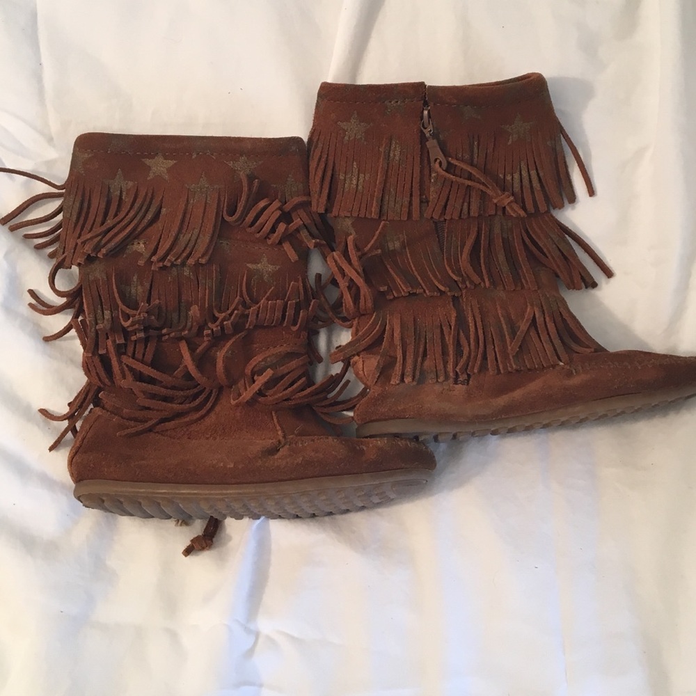 Minnetonka 3 Layer Fringe Boot - size 1